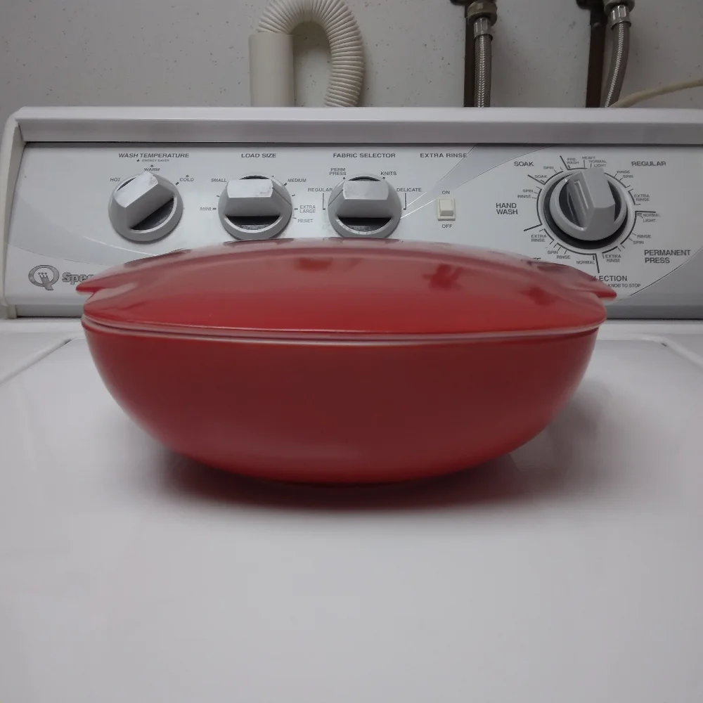 PYREX MCM Square Caserole Dish With Lid In Red. 2.5 Quarts